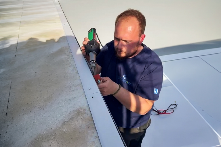 Mitarbeiter Poolsanierung